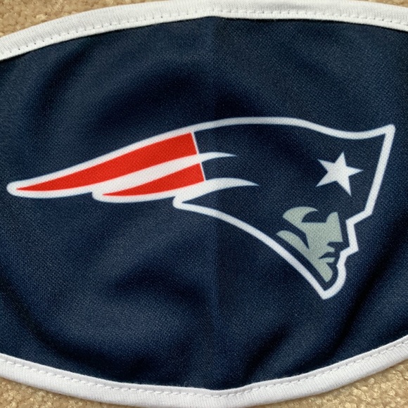 Authentic New England Patriots NFL Adjustable Face Mask - Picture 2 of 8